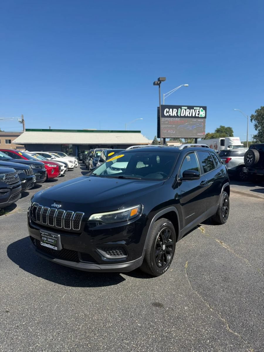 Used 2021 Jeep Cherokee Latitude FWD image 2