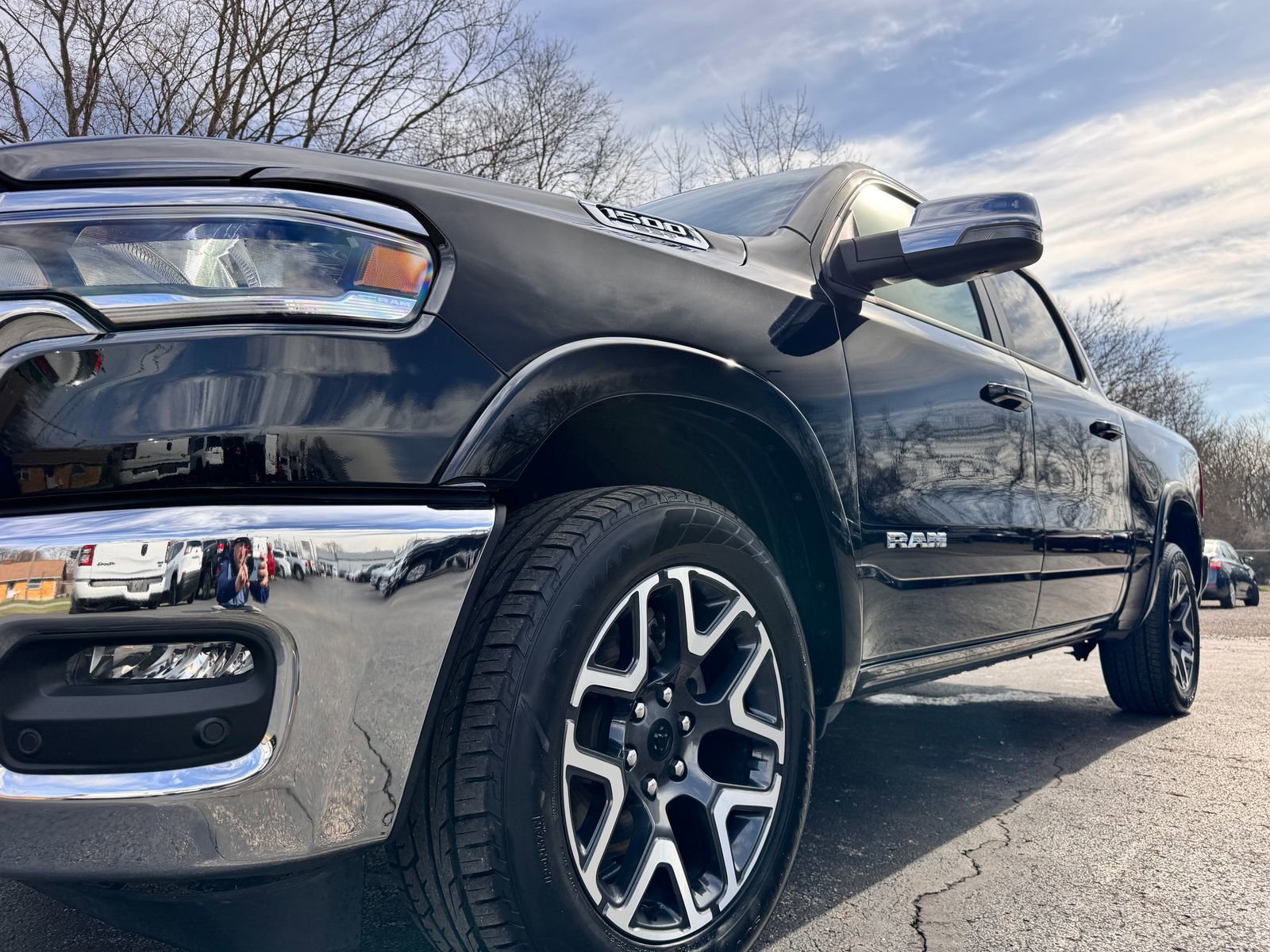 Used 2025 RAM 1500 Laramie AWD/4WD image 3