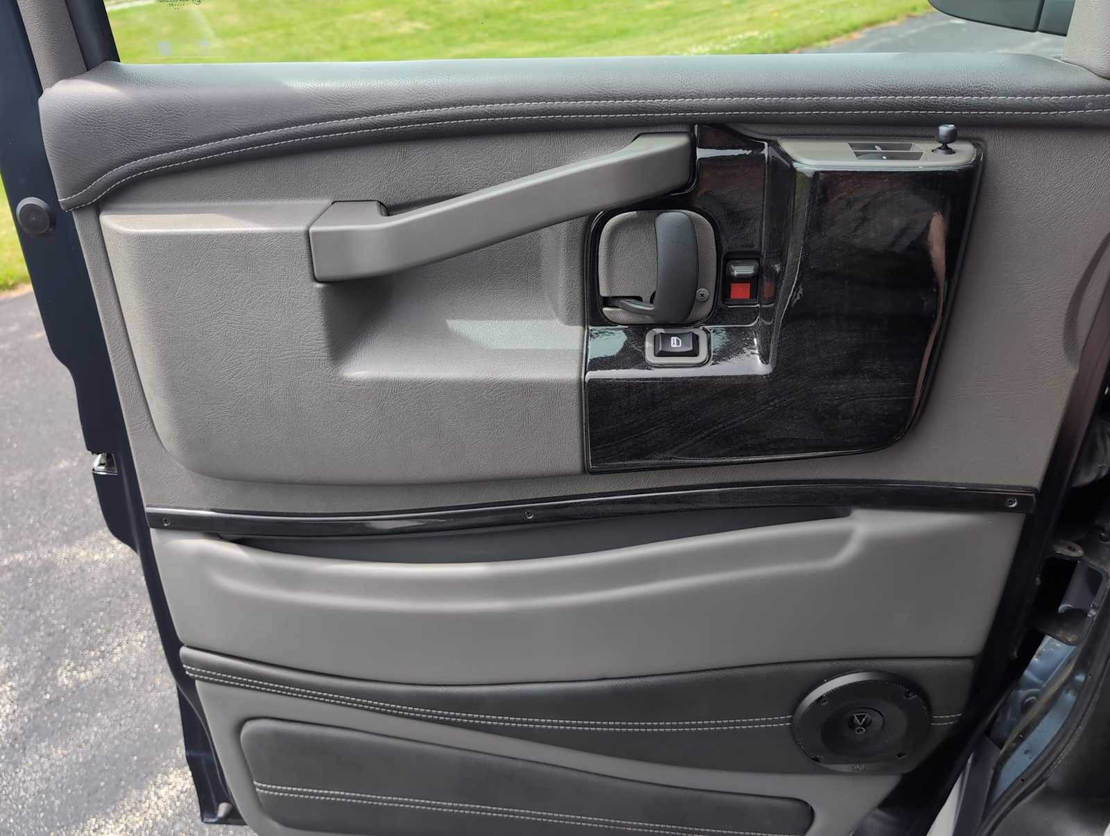 Used 2023 GMC Savana 2500 RWD image 20