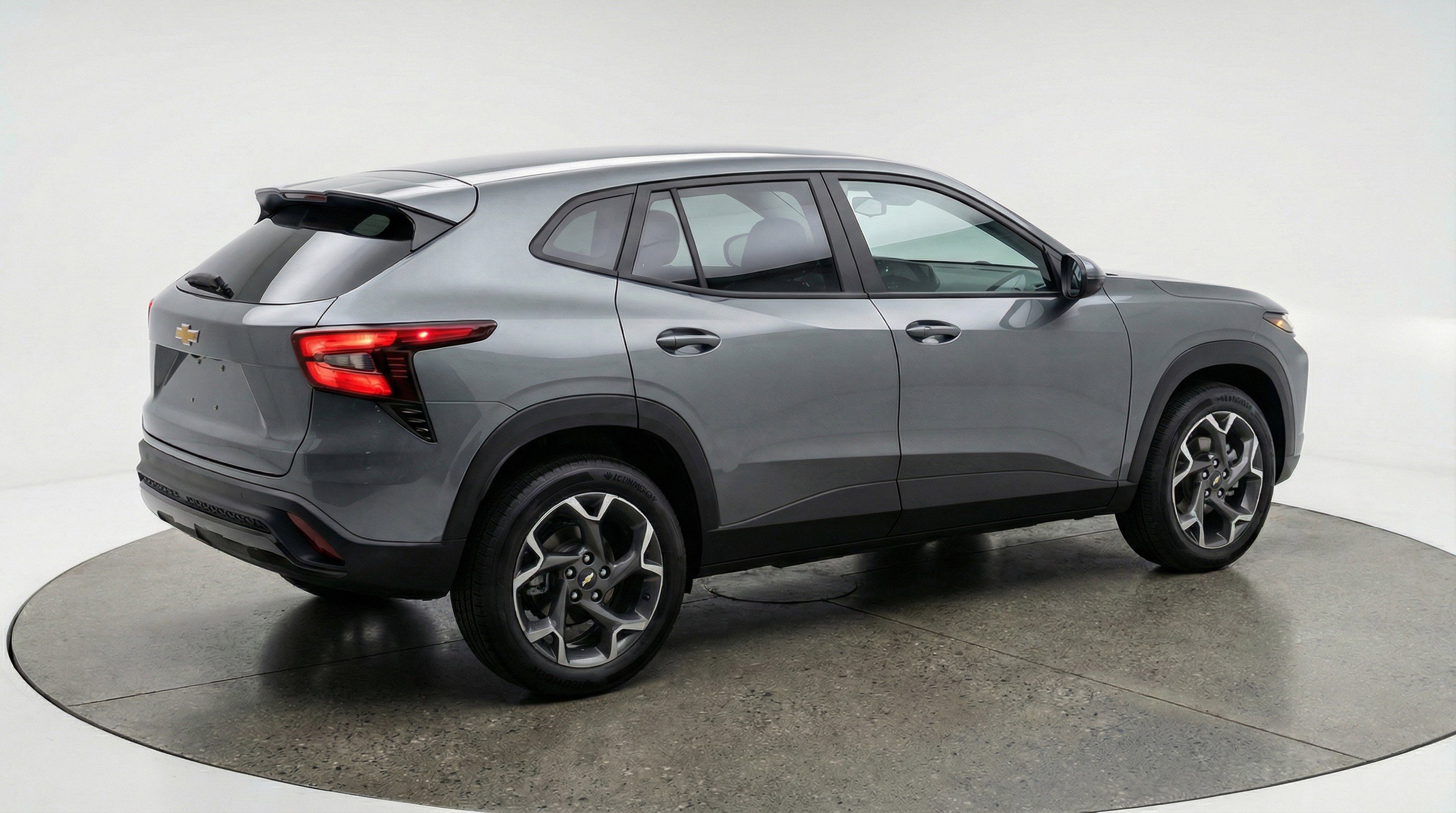 Used 2025 Chevrolet Trax LT FWD image 9