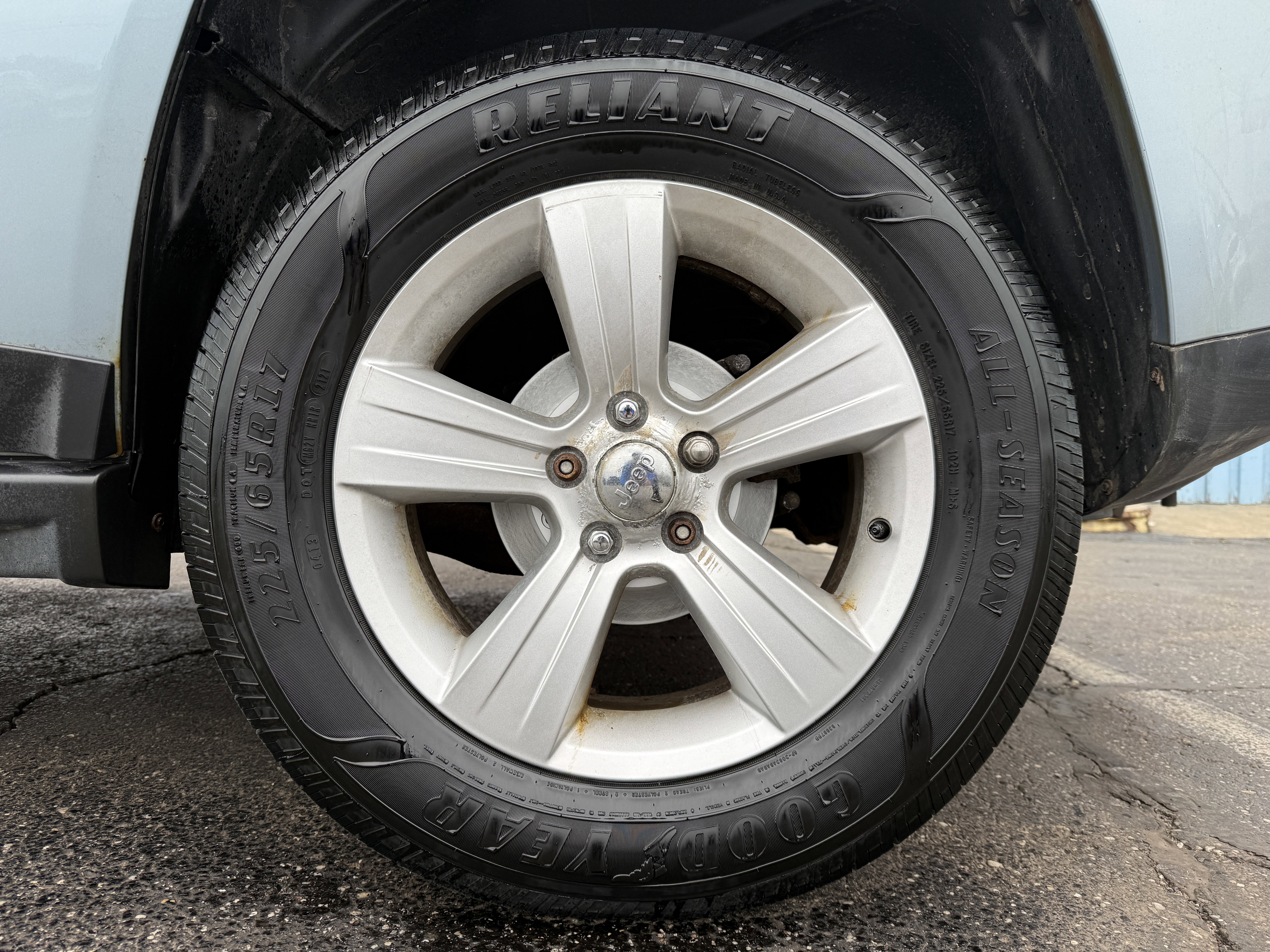 Used 2014 Jeep Compass Latitude image 28