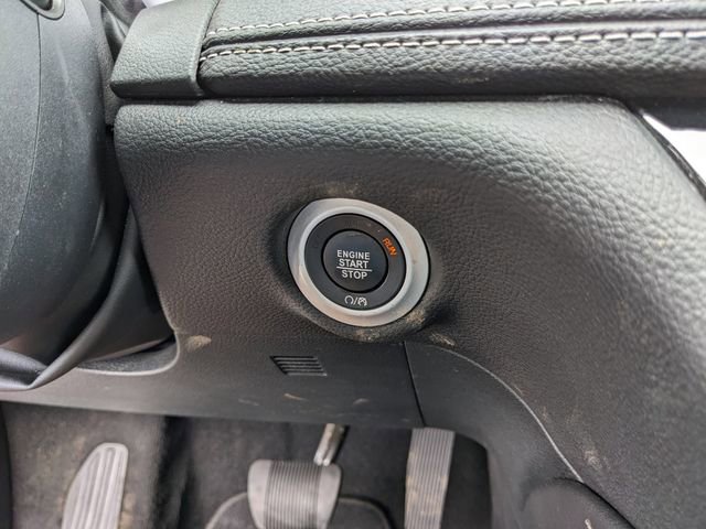 Used 2025 Chrysler Pacifica Limited image 31