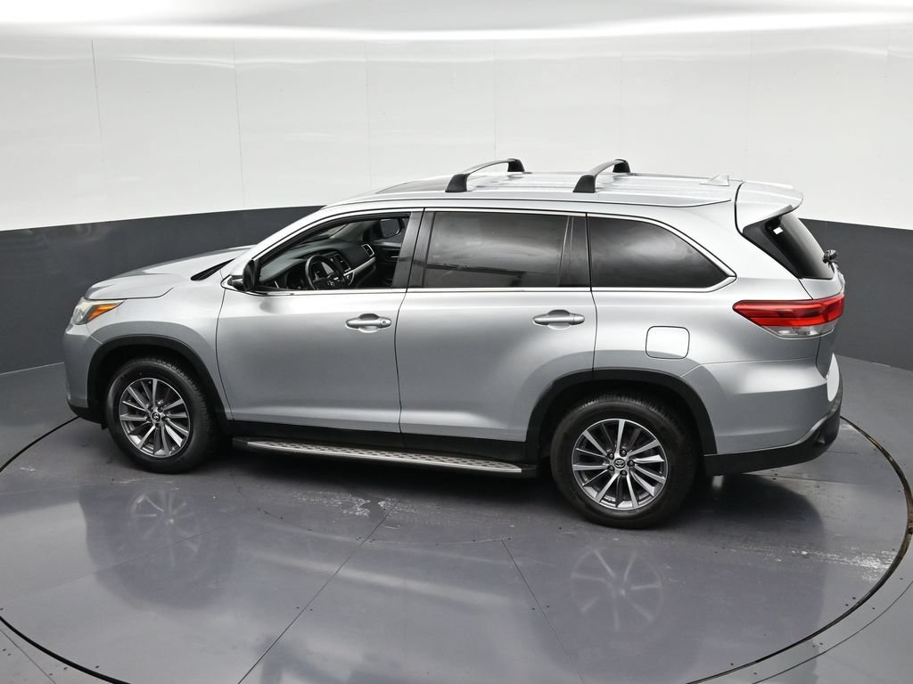 Used 2019 Toyota Highlander XLE FWD image 24