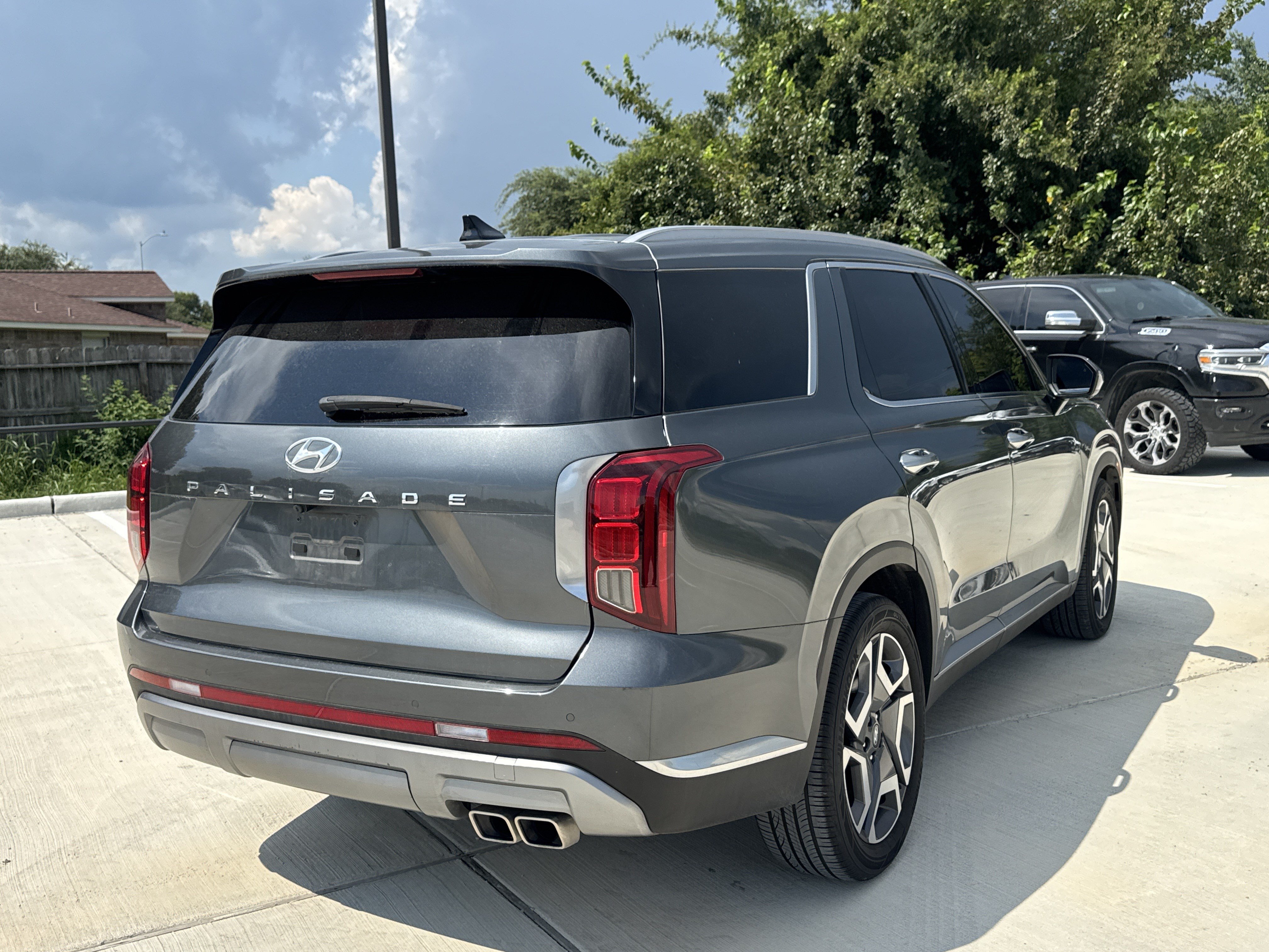 Used 2024 Hyundai Palisade Limited FWD image 13