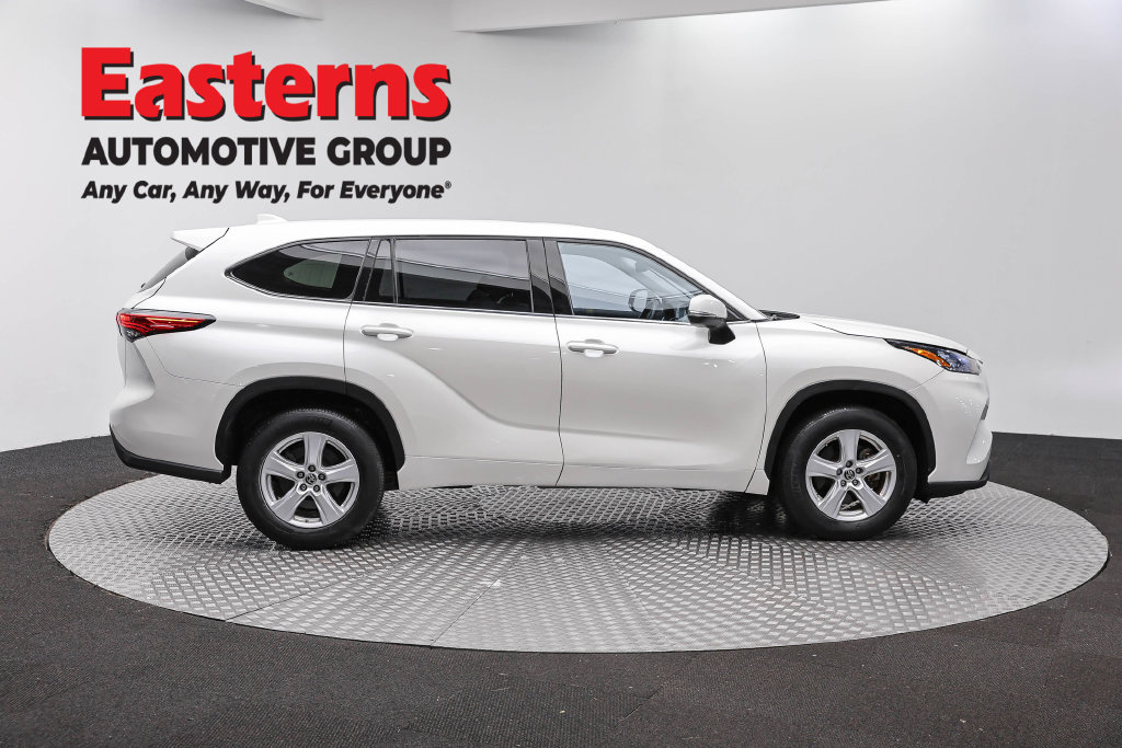 Used 2020 Toyota Highlander LE FWD image 5