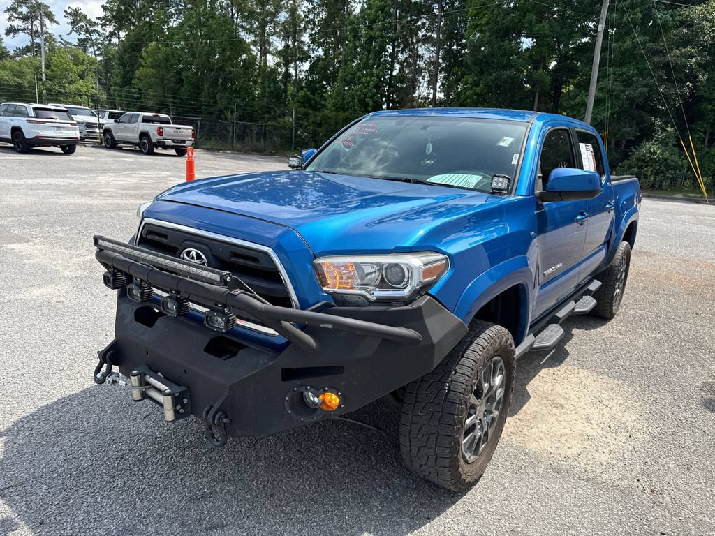 Used 2017 Toyota Tacoma SR5 AWD/4WD image 4