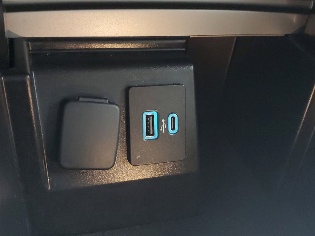 Used 2023 Ford Explorer XLT w/ Equipment Group 202A image 31