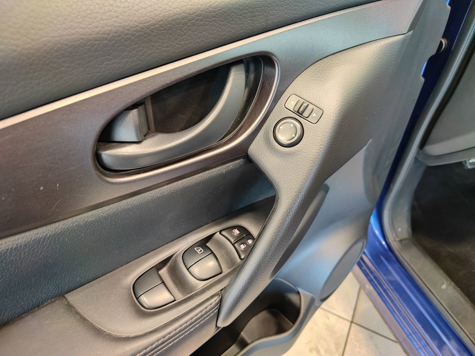 Used 2020 Nissan Rogue Sport S image 10