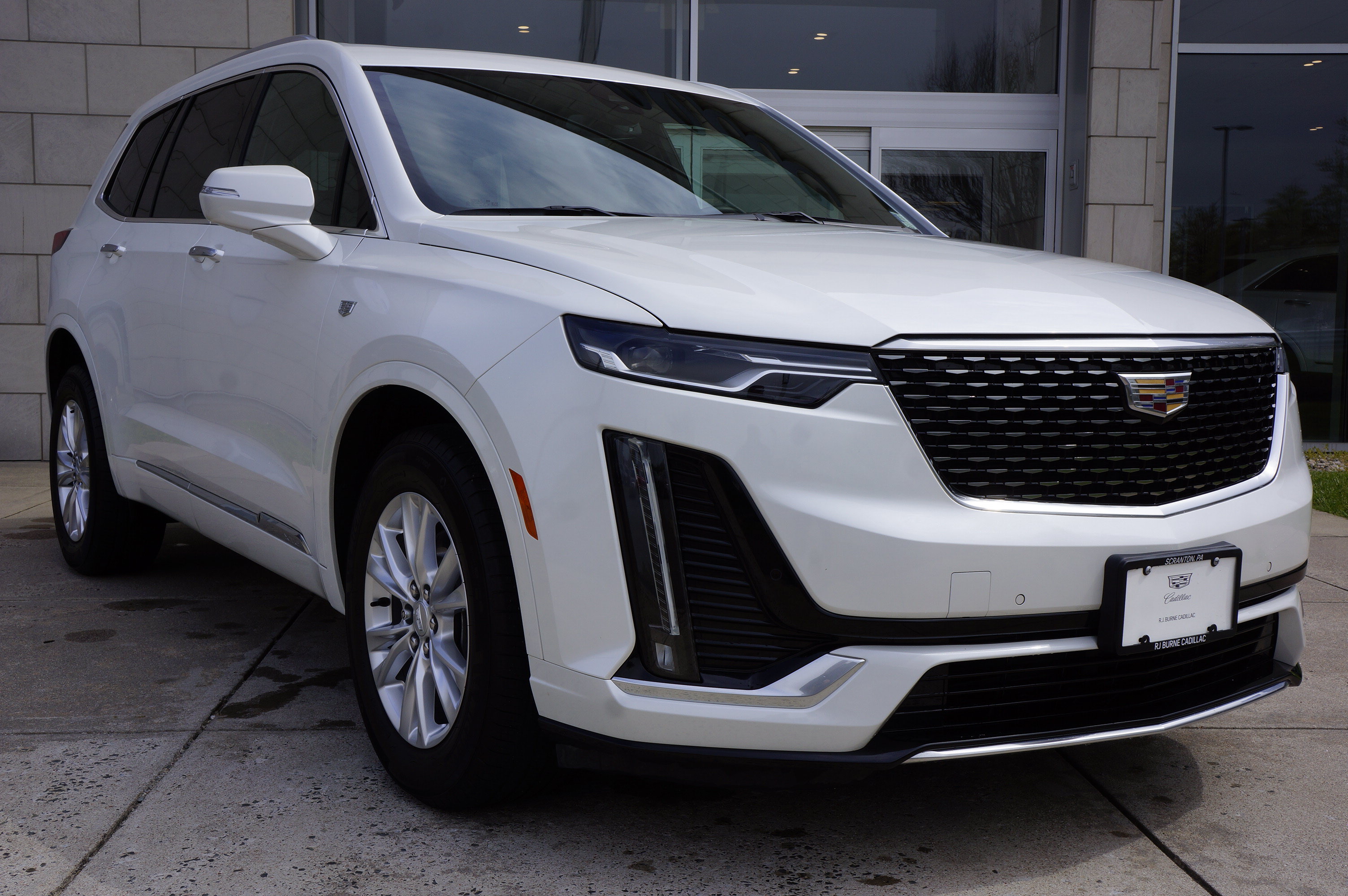 Used 2025 Cadillac XT6 Luxury AWD/4WD image 2