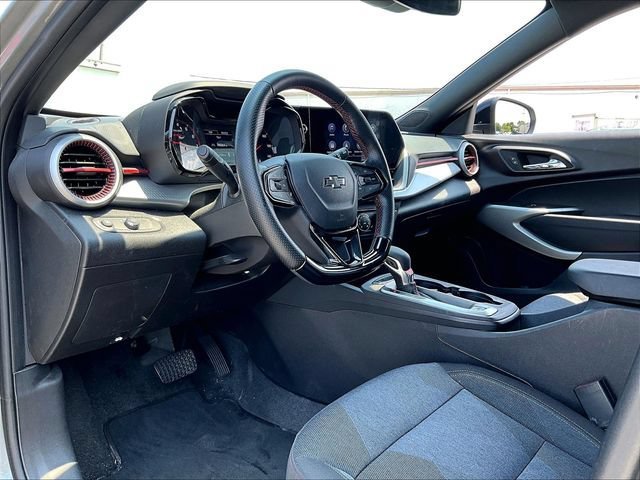 Used 2025 Chevrolet Trax RS w/ Driver Confidence Package FWD image 8
