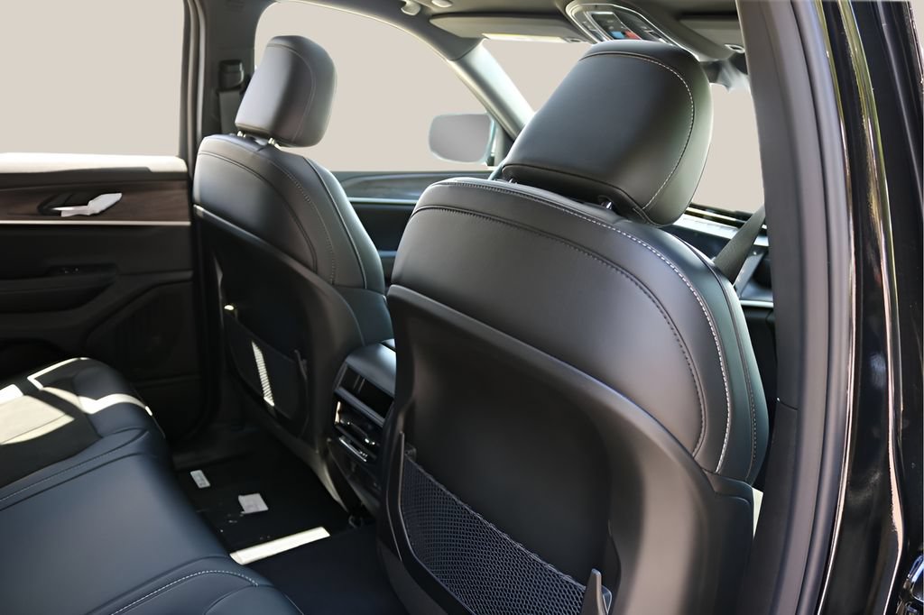New 2027 Jeep Grand Cherokee Altitude AWD/4WD image 19