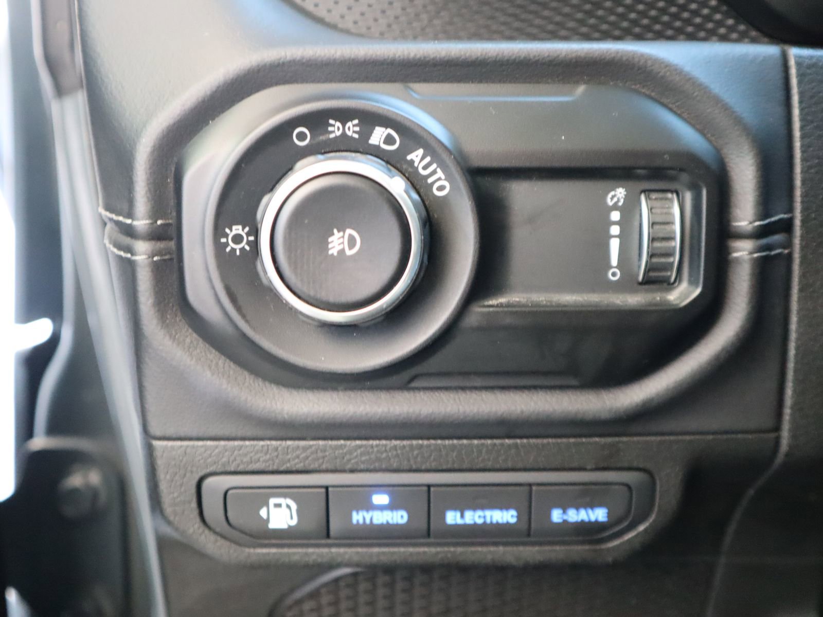 Used 2025 Jeep Wrangler Unlimited Rubicon 4xe image 36