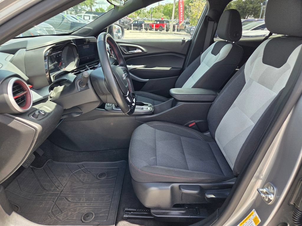 Used 2024 Chevrolet Trax RS FWD image 4