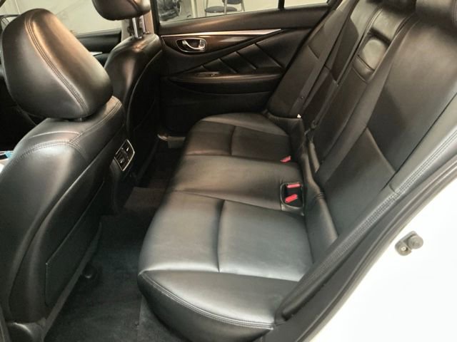 Used 2018 INFINITI Q50 Luxe w/ Essential Package (3.0T Luxe) AWD/4WD image 11