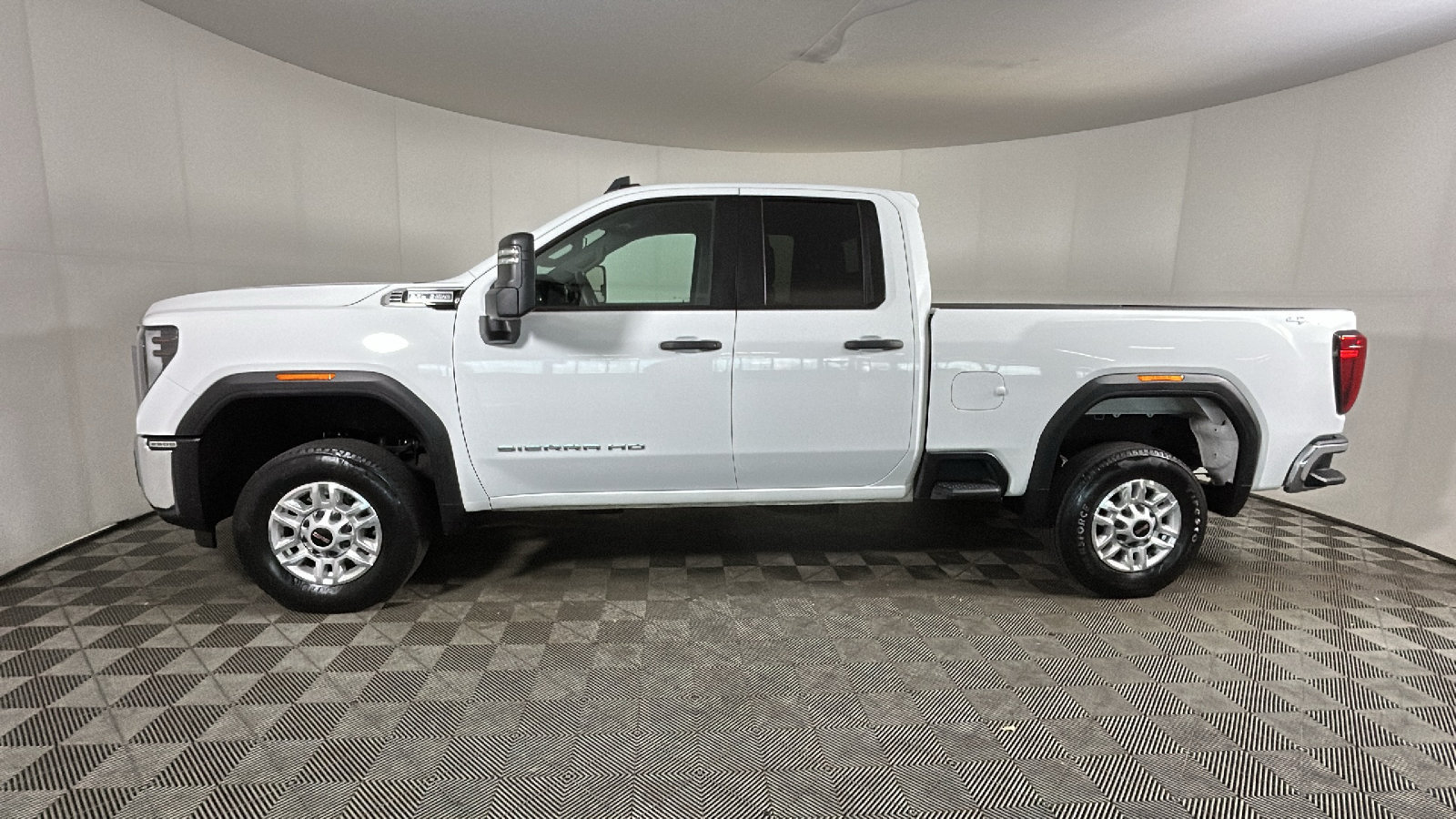 Used 2024 GMC Sierra 2500 Pro w/ Convenience Package AWD/4WD image 7