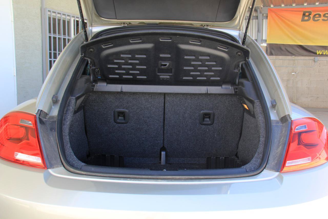 Used 2012 Volkswagen Beetle 2.5 FWD image 18