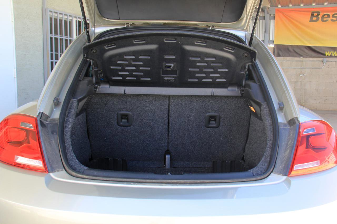 Used 2012 Volkswagen Beetle 2.5 image 18