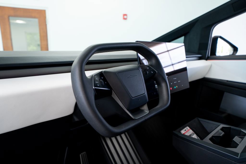 Used 2024 Tesla Cybertruck AWD Crew Cab image 20