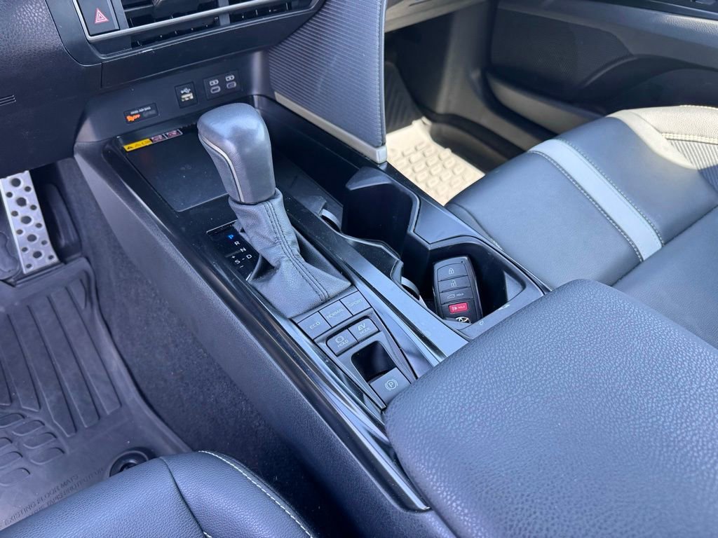 Used 2025 Toyota Camry SE w/ Convenience Package FWD image 34