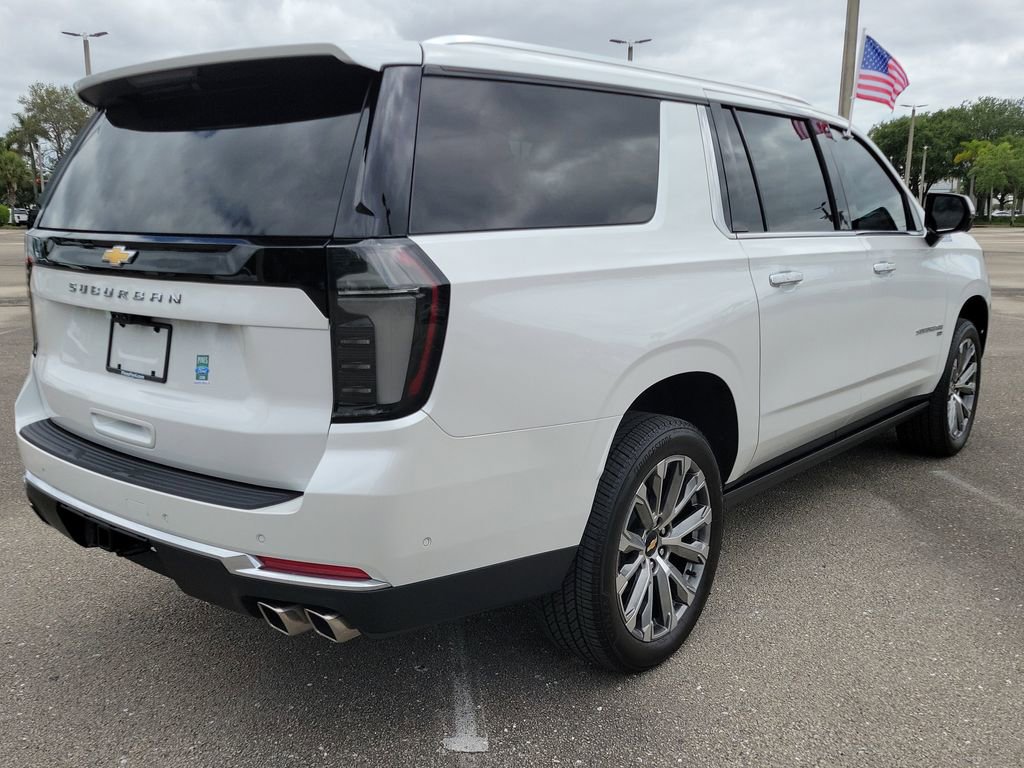 Used 2025 Chevrolet Suburban High Country AWD/4WD image 5