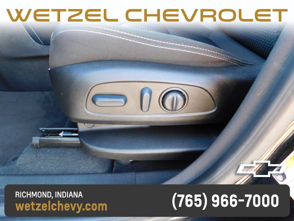 Used 2023 GMC Terrain SLE w/ Driver Convenience Package FWD image 13