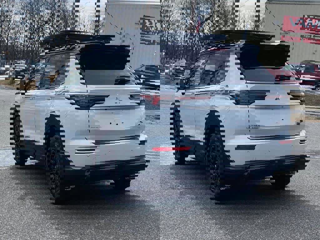 New 2026 Mitsubishi Outlander Trail Edition image 3