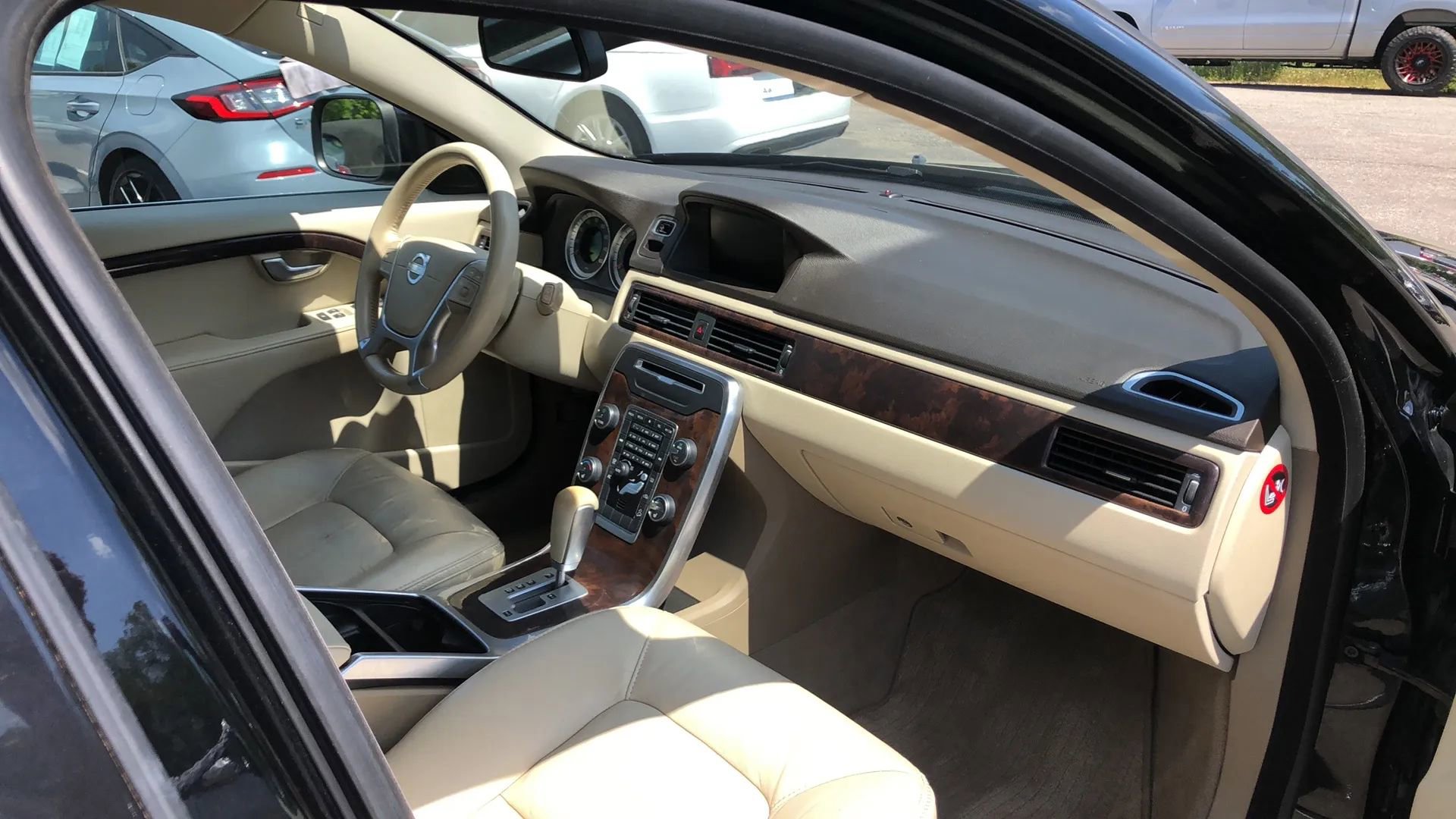 Used 2012 Volvo XC70 3.2 image 11