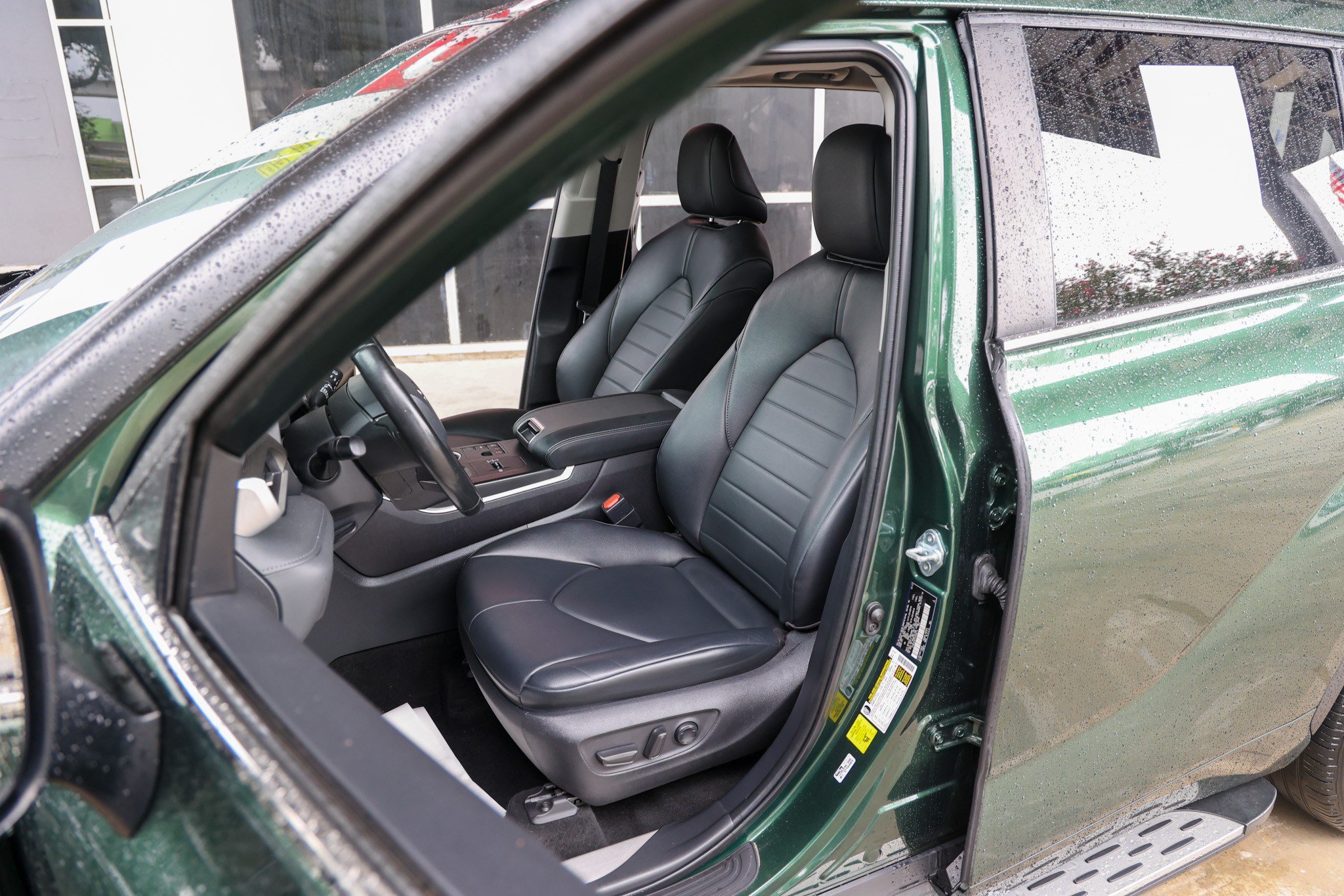 Used 2023 Toyota Highlander XLE FWD image 34