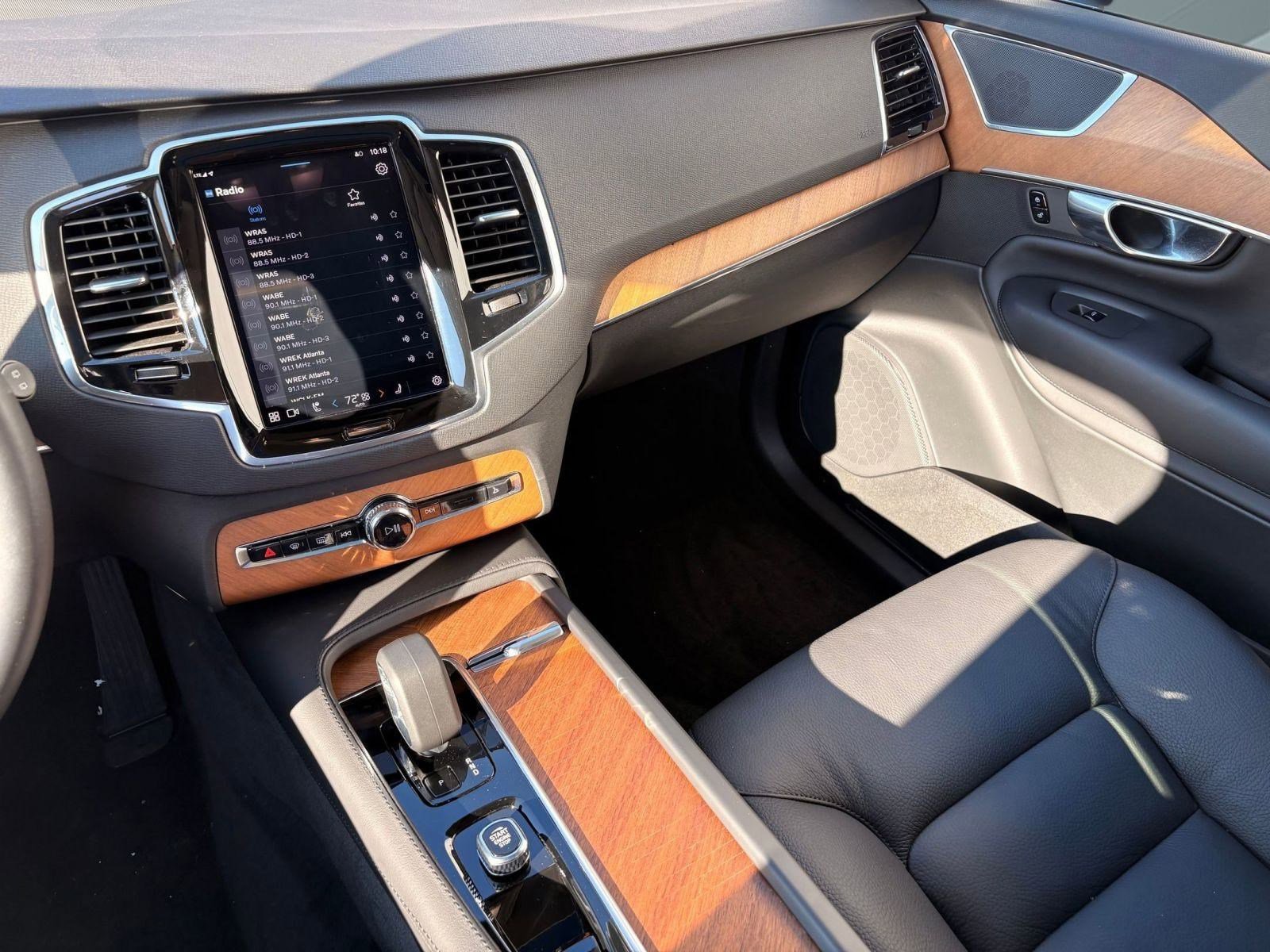 Certified 2025 Volvo XC90 B6 Plus image 23