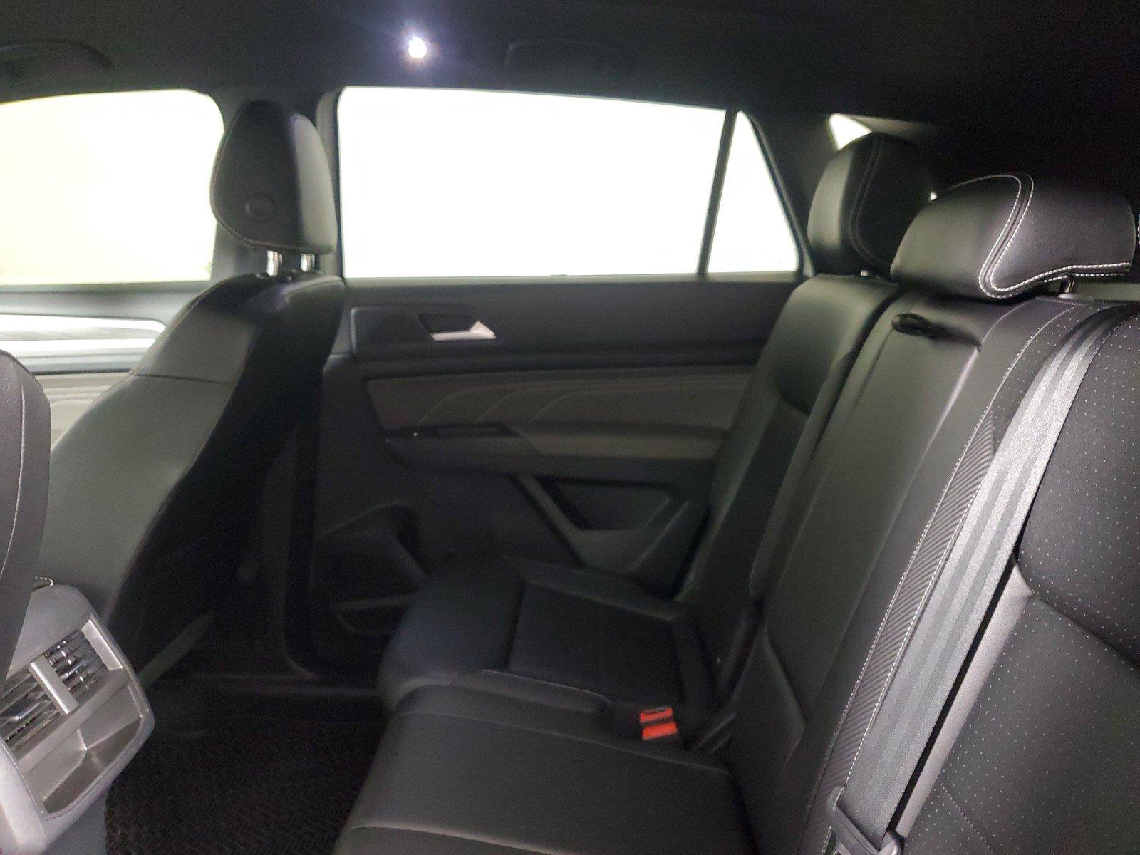 Used 2023 Volkswagen Atlas Cross Sport SE w/ Panoramic Sunroof Package FWD image 11