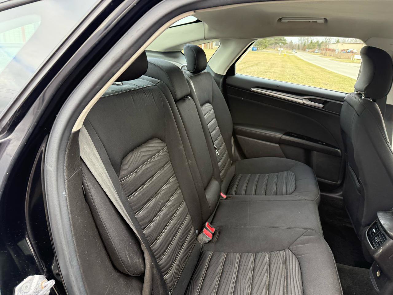 Used 2016 Ford Fusion SE FWD image 16