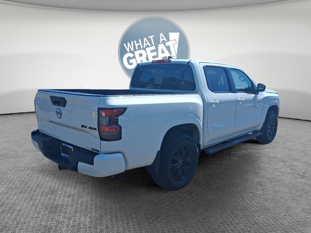 Used 2023 Nissan Frontier SV w/ Midnight Edition Package AWD/4WD image 3