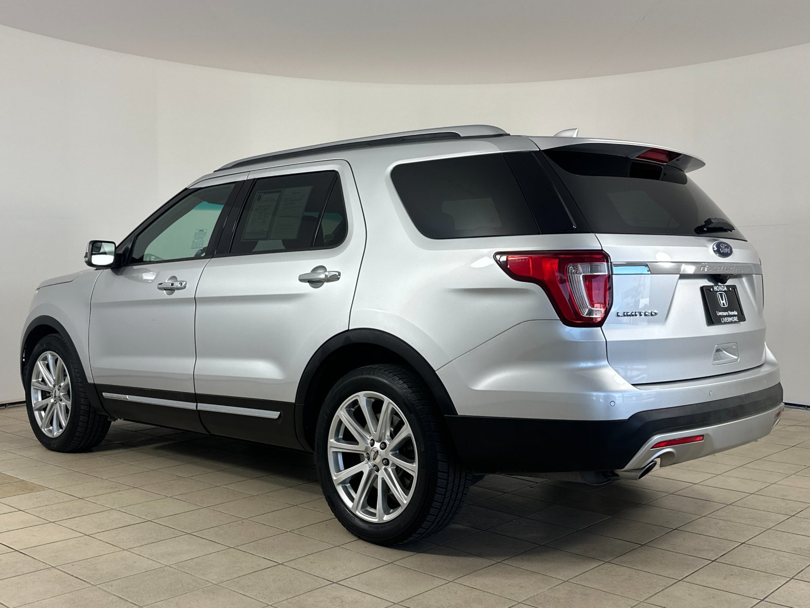 Used 2016 Ford Explorer Limited FWD image 4