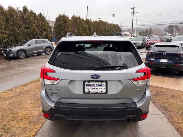 Used 2023 Subaru Forester Premium image 5