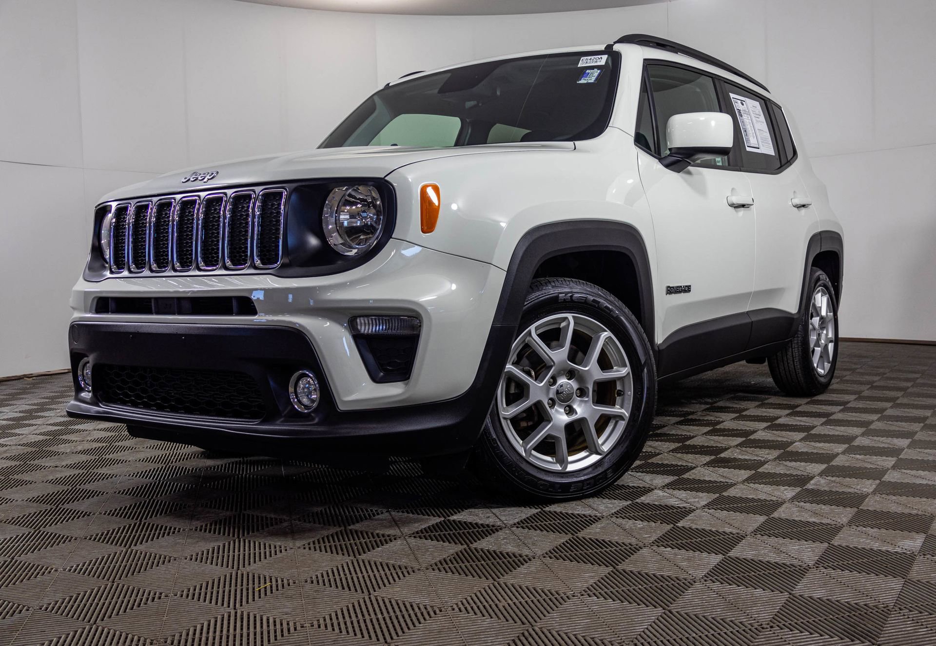 Used 2019 Jeep Renegade Latitude FWD image 2