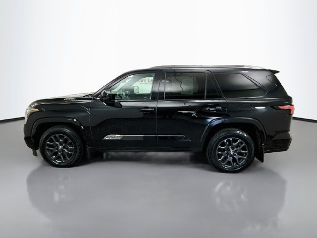 Used 2025 Toyota Sequoia Platinum AWD/4WD image 4