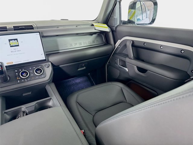 Used 2026 Land Rover Defender 130 X-Dynamic SE image 26