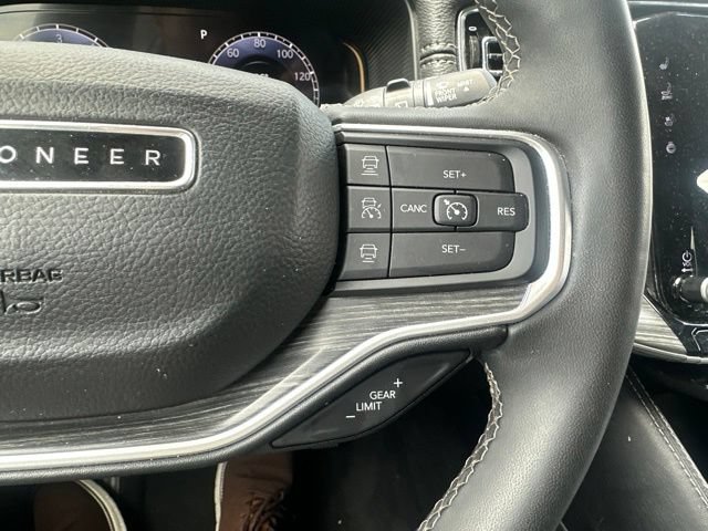 Used 2024 Jeep Wagoneer L Series II w/ Flexible Seating Group AWD/4WD image 24