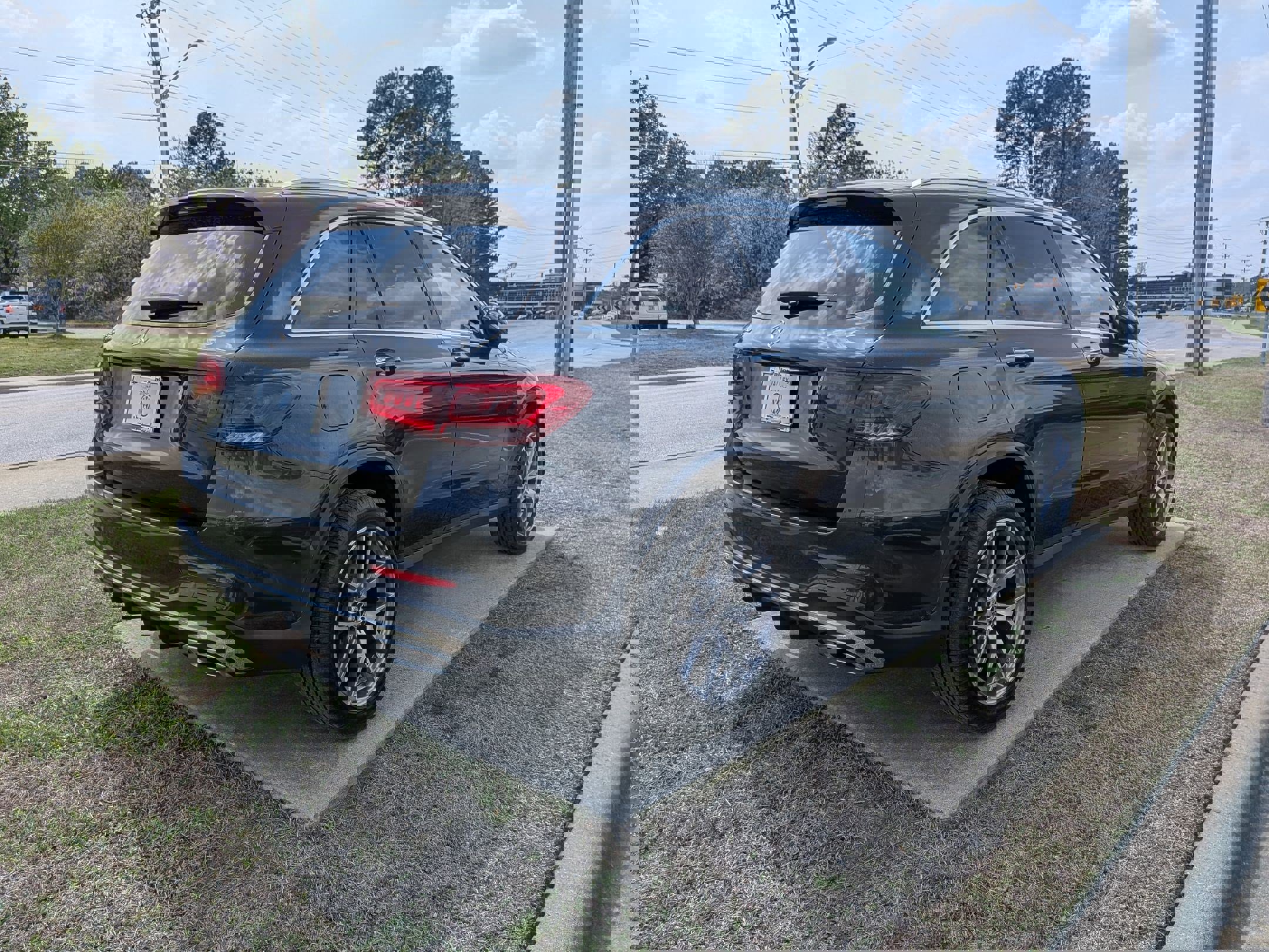 Used 2021 Mercedes-Benz GLC 300 image 3