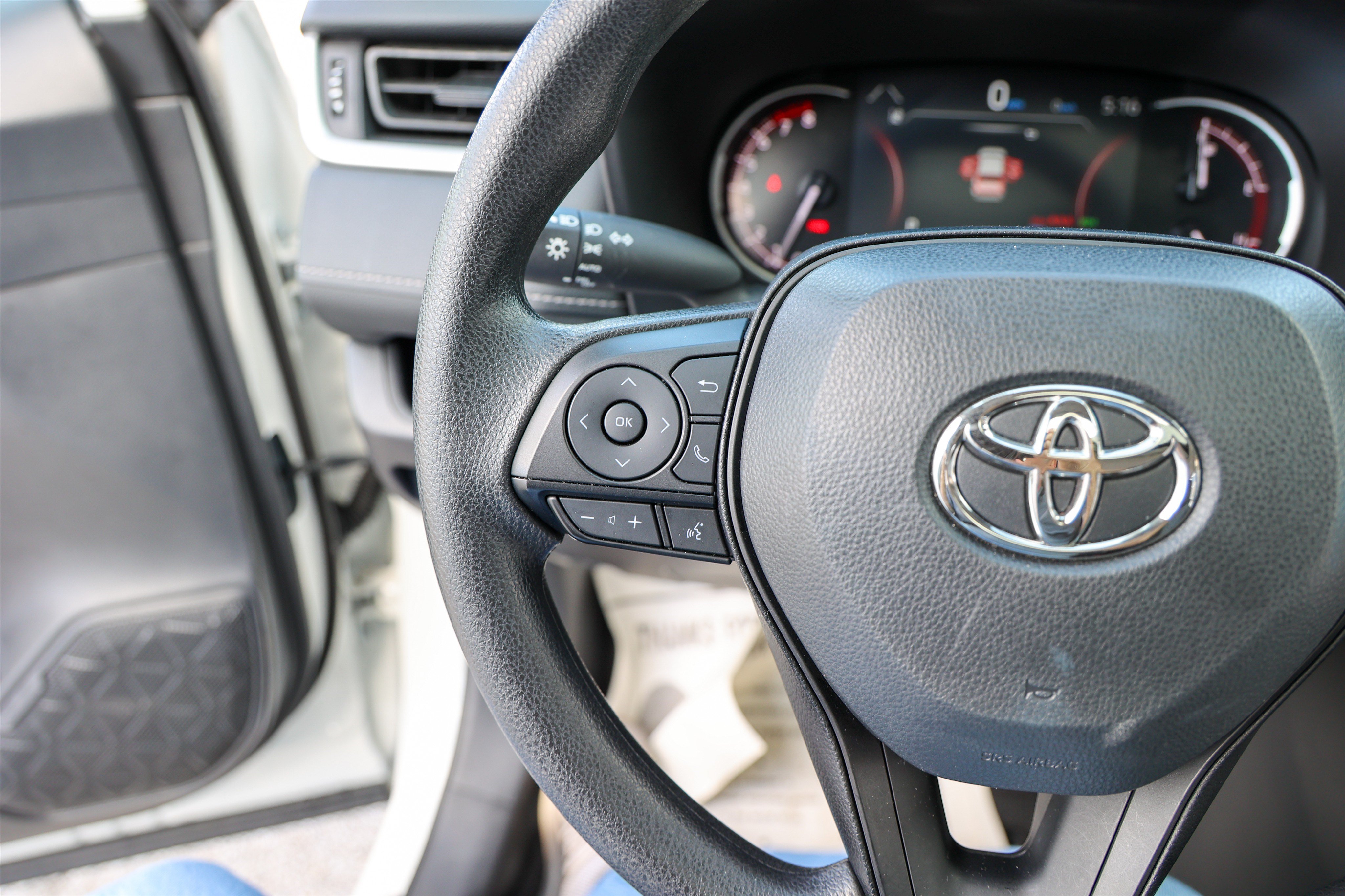 Certified 2025 Toyota RAV4 XLE w/ Convenience Package FWD image 17