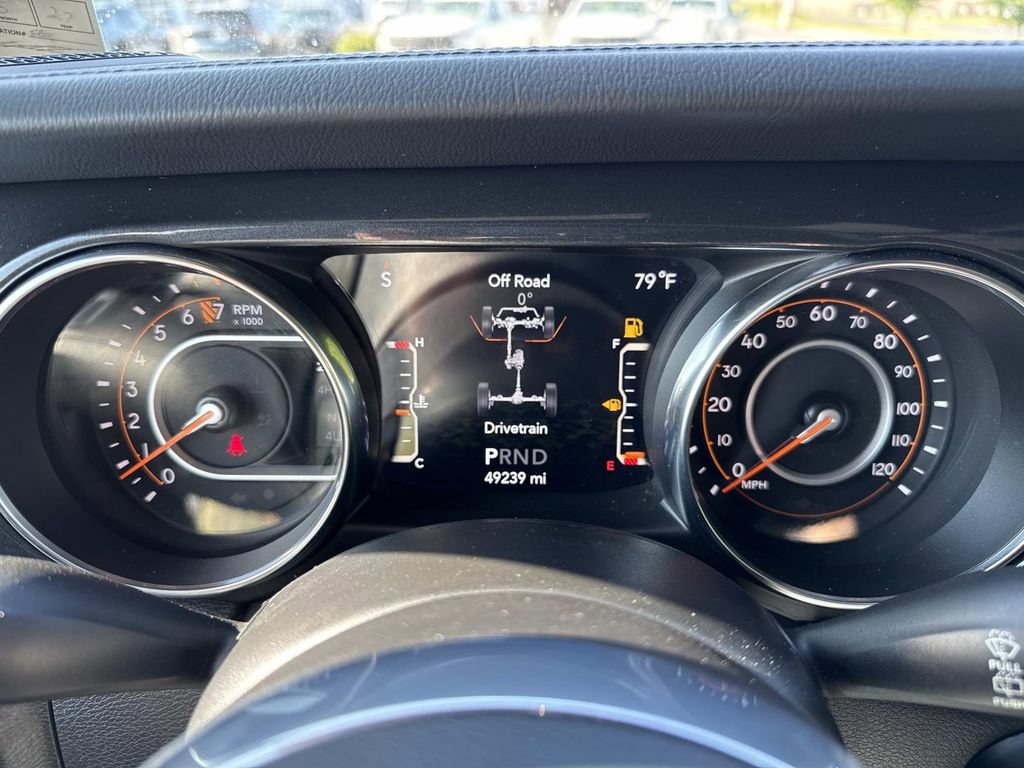 Used 2022 Jeep Wrangler Unlimited Sahara AWD/4WD image 12