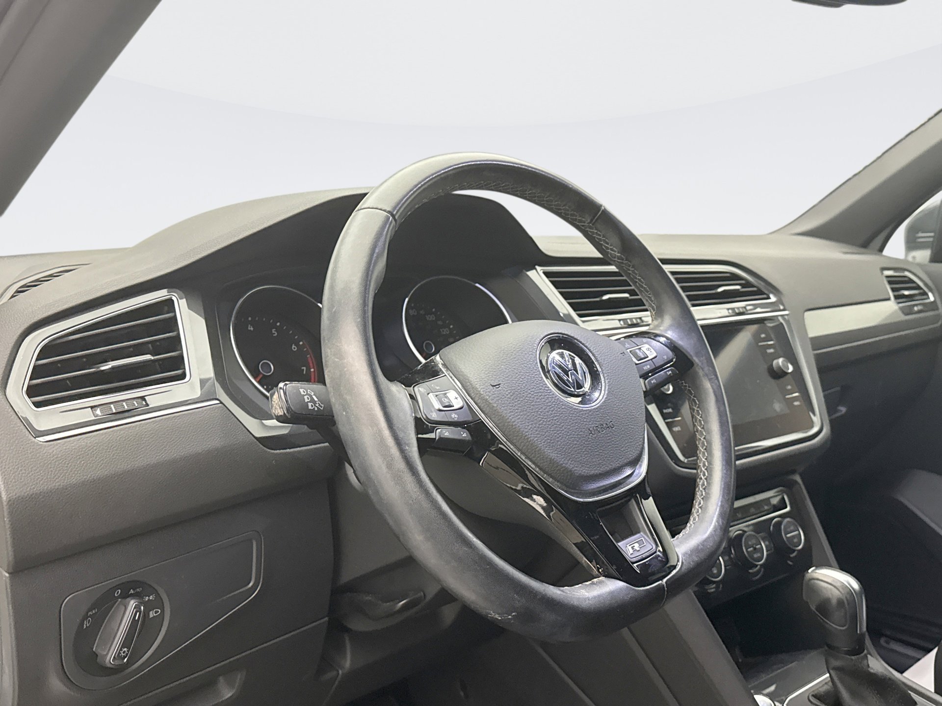 Used 2020 Volkswagen Tiguan SE R-Line AWD/4WD image 7