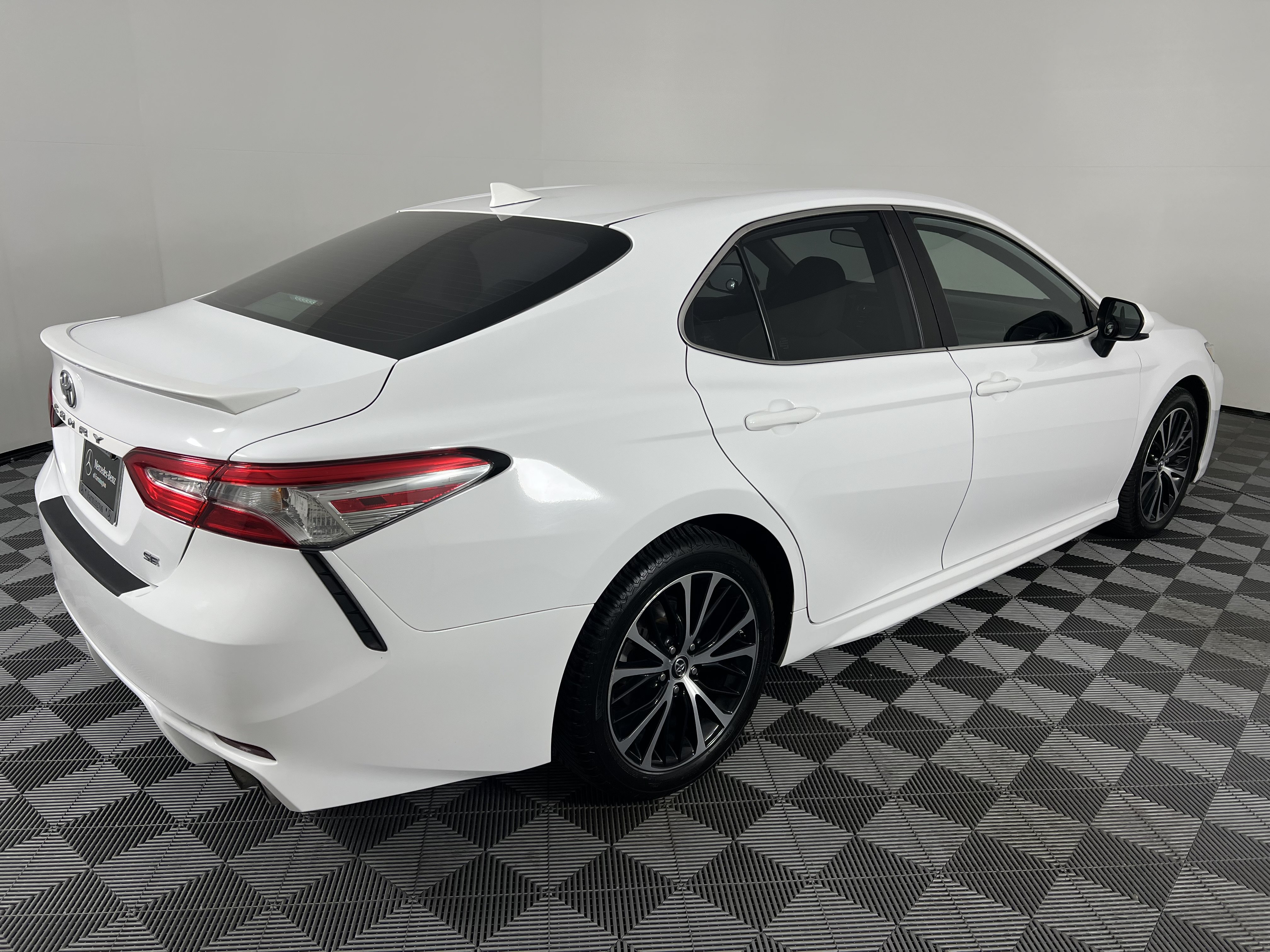 Used 2019 Toyota Camry SE FWD image 12