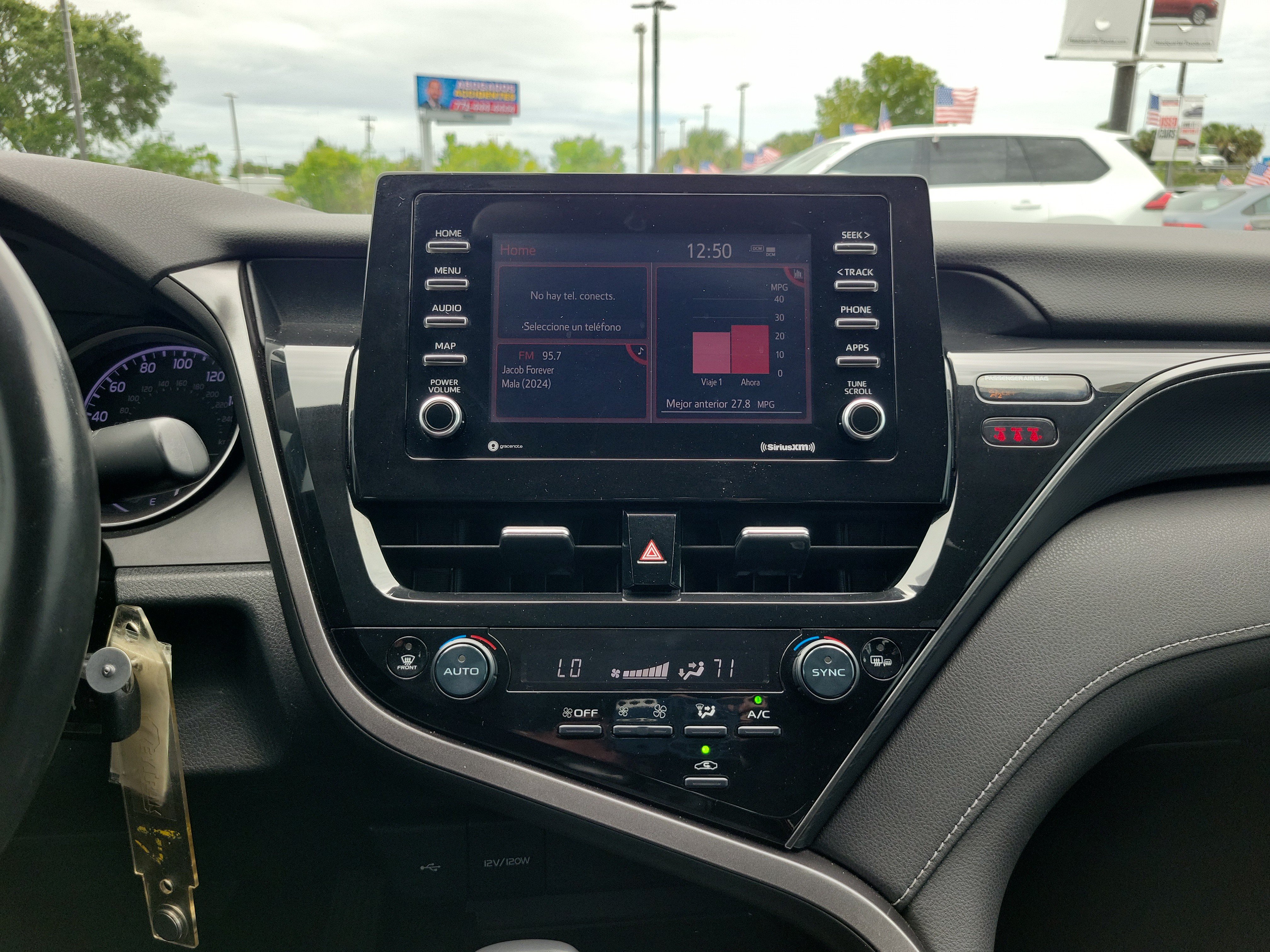 Used 2022 Toyota Camry SE FWD image 26