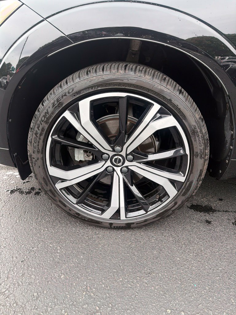 Used 2024 Volvo XC60 B5 Ultimate w/ Protection Package Premier AWD/4WD image 4
