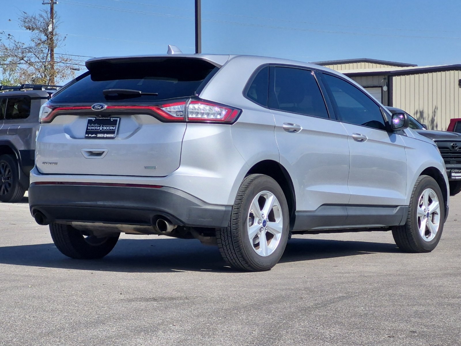Used 2017 Ford Edge SE FWD image 5