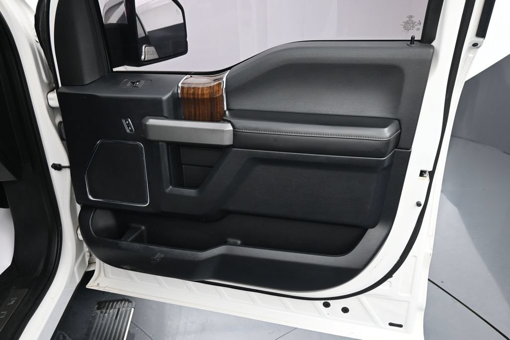 Used 2016 Ford F150 Platinum w/ Equipment Group 701A Luxury AWD/4WD image 12