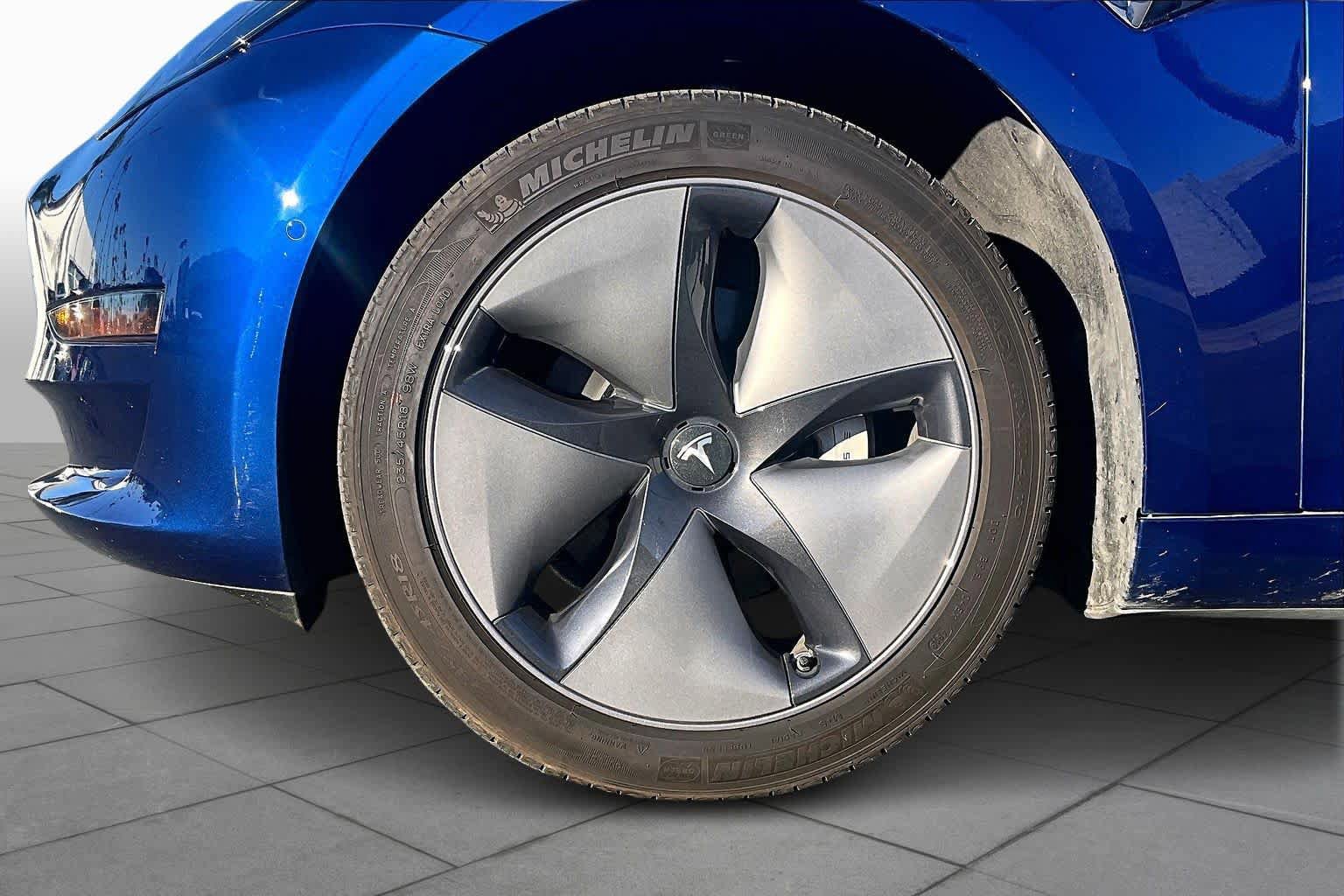 Used 2020 Tesla Model 3 Standard Range image 9