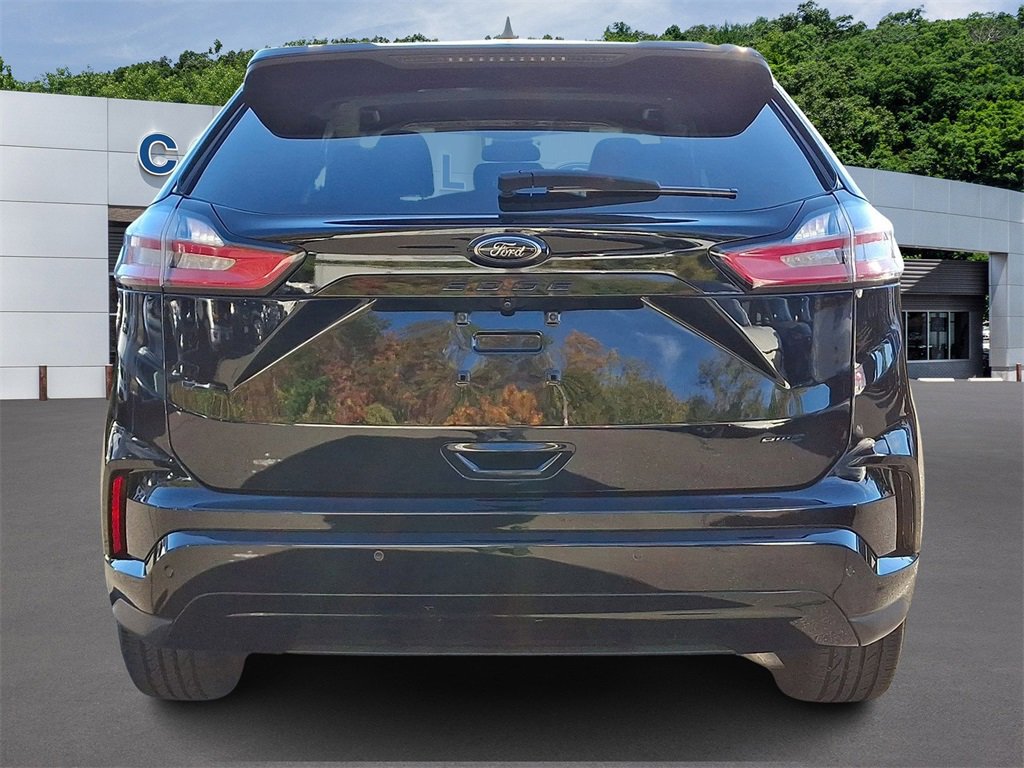 Certified 2022 Ford Edge SE w/ Black Appearance Package image 5
