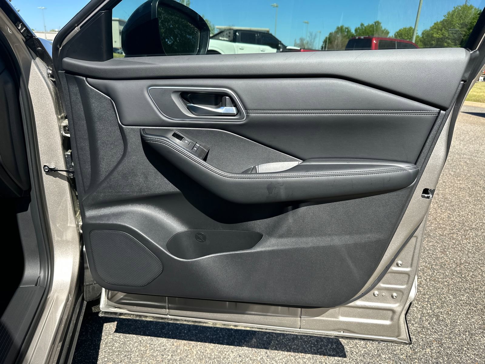 New 2026 Nissan Rogue Platinum w/ Platinum Premium Package image 12